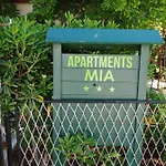 Mia *